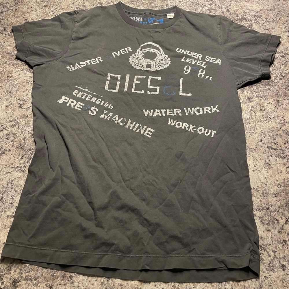 Diesel T-shirt- Size L